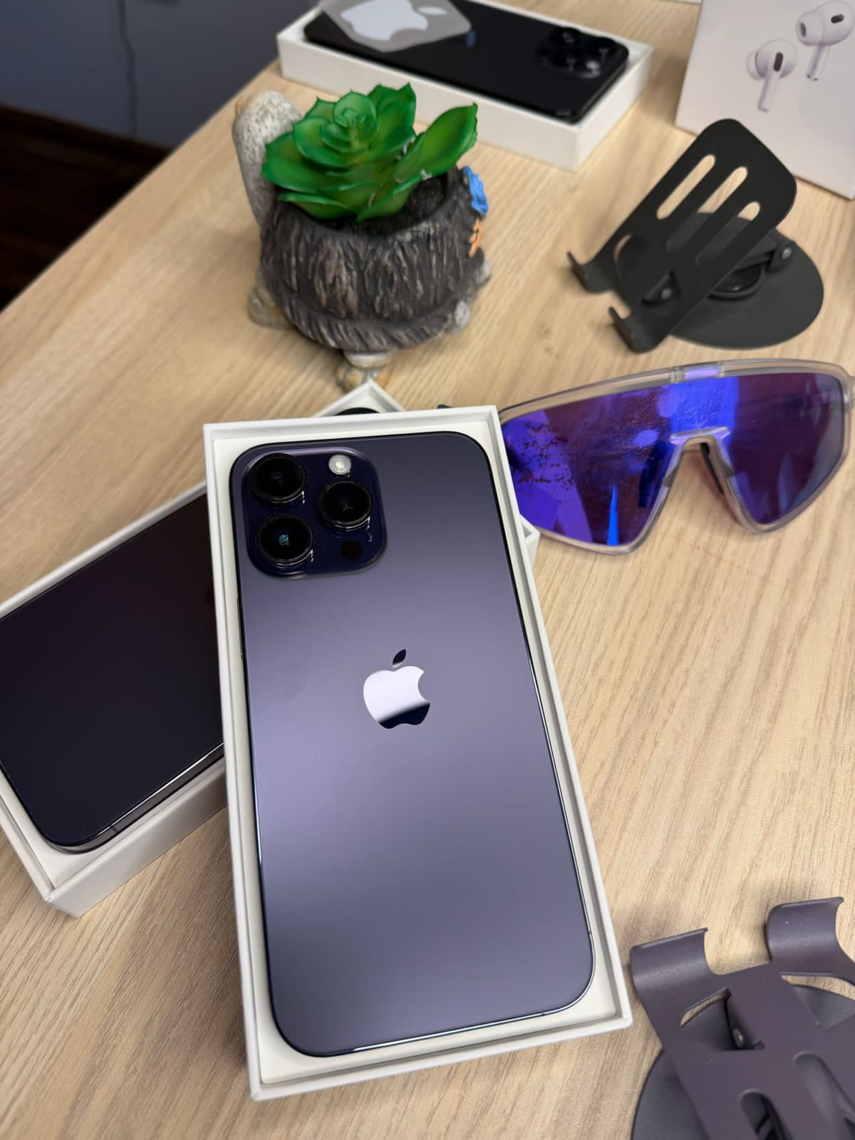 iPhone 14 Pro Max — Morado Profundo